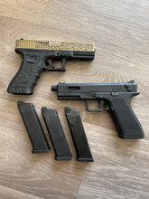 Afbeelding van 2 nieuwe glocks