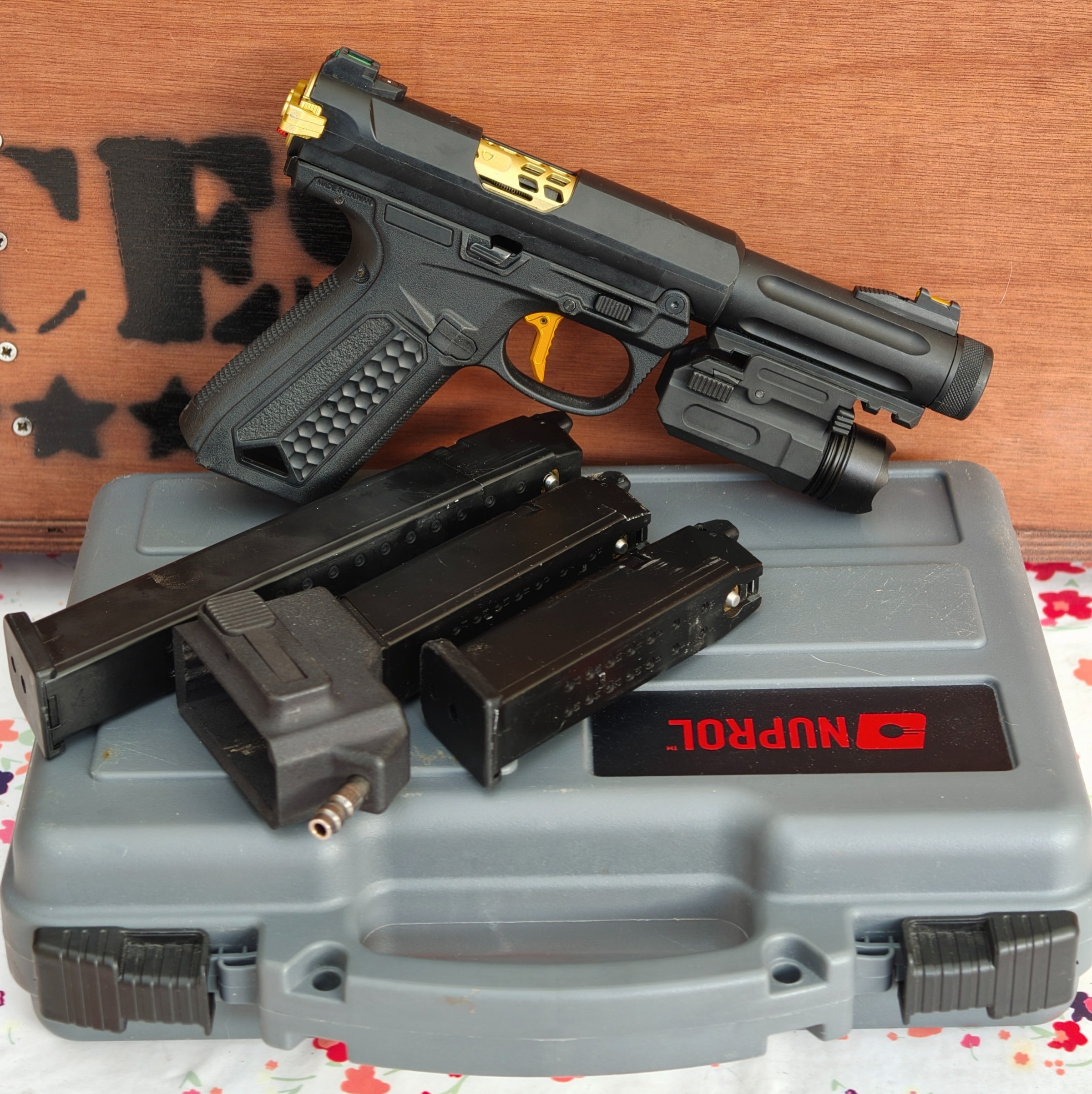 AAP-01 + UPGRADES + HPA ADAPTER + 2 MAGS + KOFFER - Airsoft Bazaar