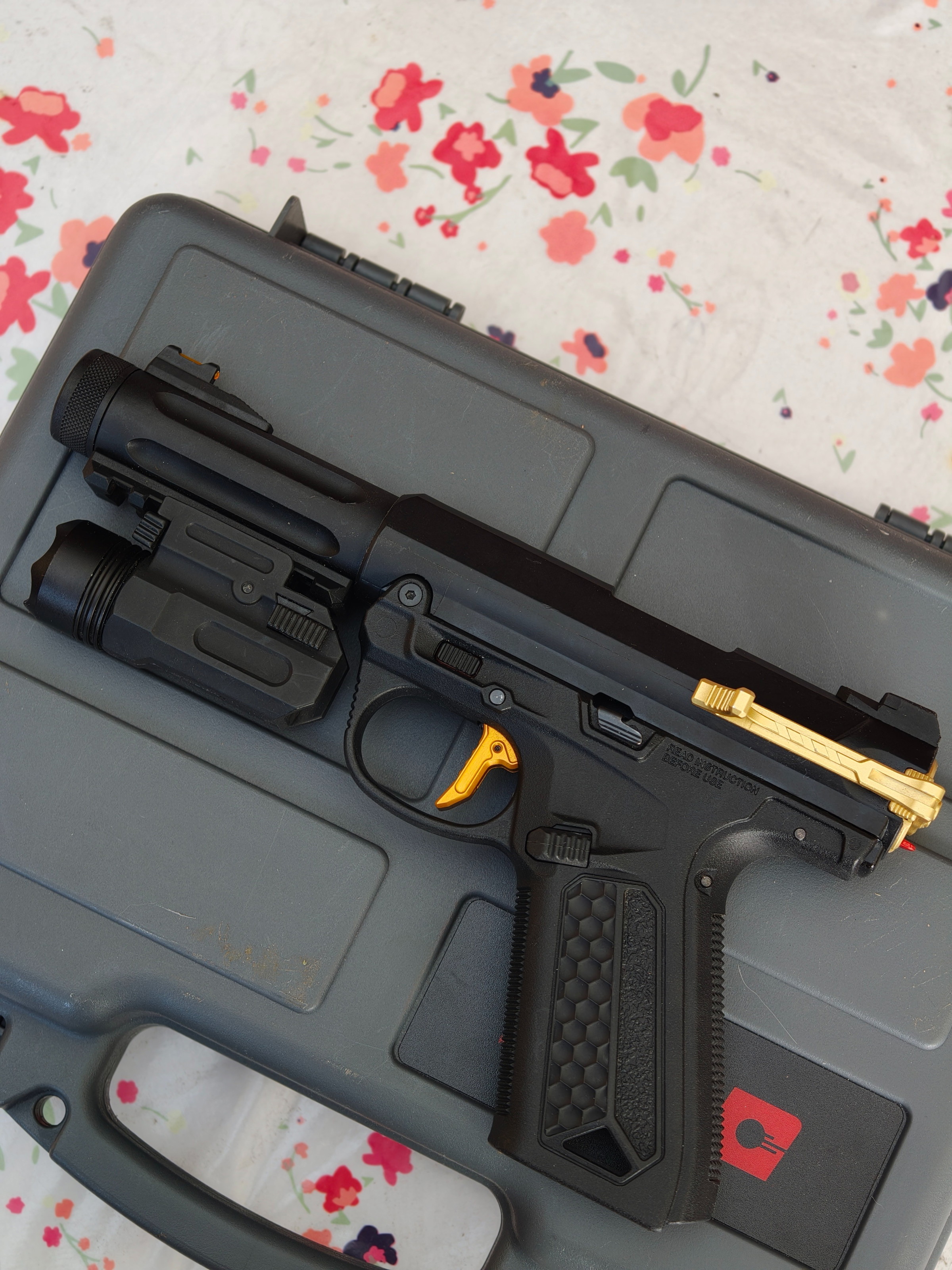 AAP-01 + UPGRADES + HPA ADAPTER + 2 MAGS + KOFFER - Airsoft Bazaar