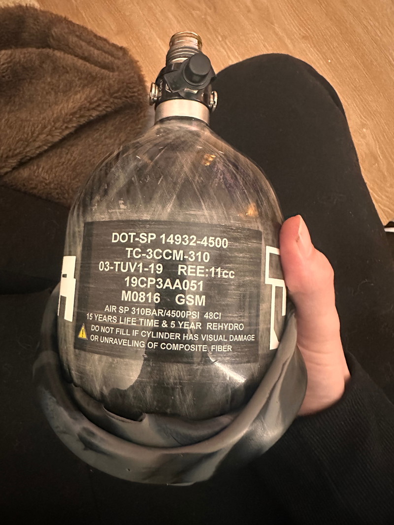 Imagen 1 de 0.8L carbon dominator tank