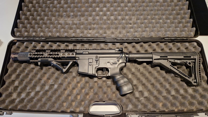 Afbeelding 1 van Custom M4 - Honey Badger