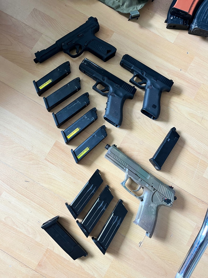 Image 1 for 2 glocks, Ap01, ssx23