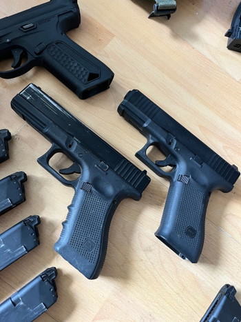 Image 2 for 2 glocks, Ap01, ssx23