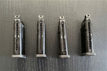 Afbeelding 2 van Gebruikte, maar perfect werkende Glock 19,22 magazijnen te koop