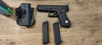 Image 2 for umarex glock 17 gen 5 met 2 mags en holster