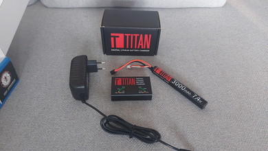 Image for Titan lader en batterij