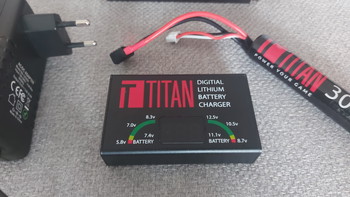 Afbeelding 2 van Titan lader en batterij