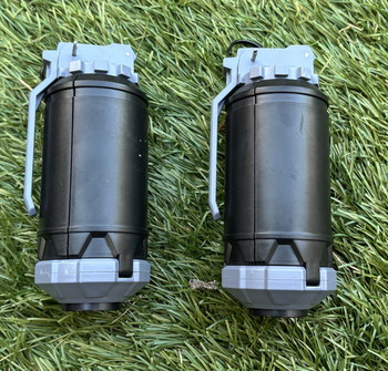 Bild 2 für 2x GBR Spring-Action grenades