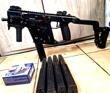 Bild 2 für KWA ZEER ZELDZAME KRISS VECTOR MET 5 MAGS IN PERFECTE STAAT