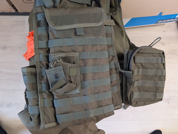 Afbeelding 3 van COMPLEET Invader Gear MOD Combo Tactical Vest OD incl. pouches