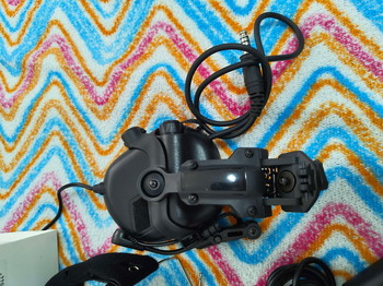 Image 4 for Earmor M32 + PTT (baofeng) + Helmet mount