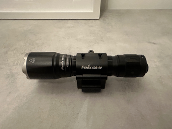 Bild 2 für Fenix TK16 v2 flashlight & Fenix ALG-00 mount