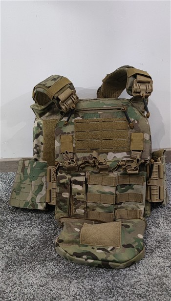 Afbeelding 2 van Multiclam platecarrier met quickrelease + fanny pack en pouch met de volgende opties: 5x M4 pouch en 2x pistol mag pouch