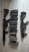 Afbeelding van 2 ICS m4 met batterij en magazijnen