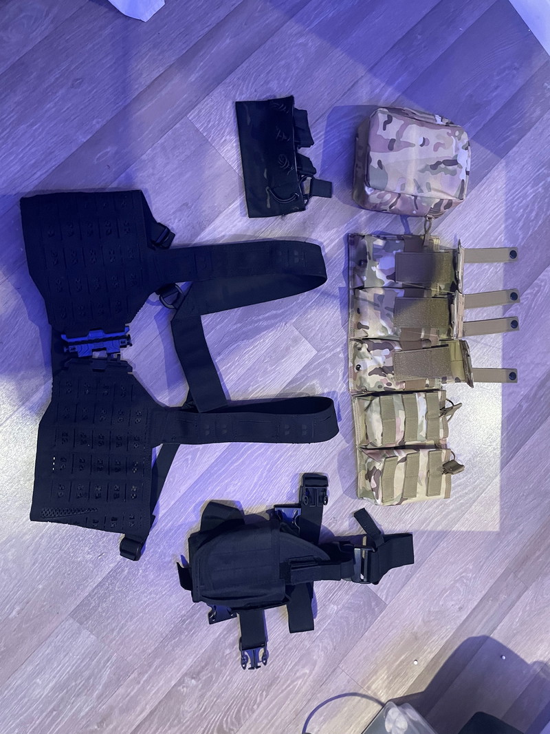 Imagen 1 de Chest rug , pouches, been  holster