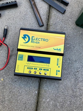 Afbeelding 2 van ElectroRiver smart charger en Titan batterijen