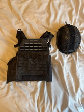 Afbeelding van Plate carrier invader gear dark camo + helm