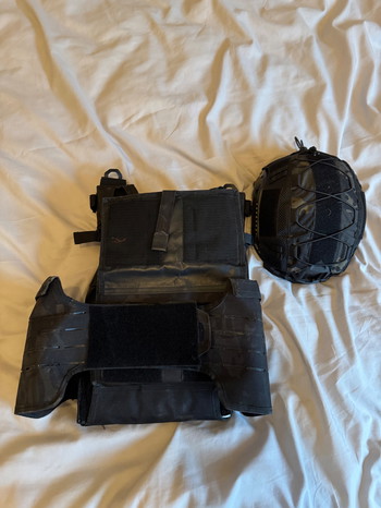 Bild 2 für Plate carrier invader gear dark camo + helm