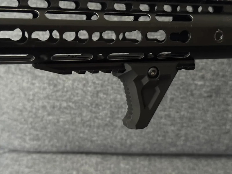 Image 1 pour Foregrip 6 PICATINNY