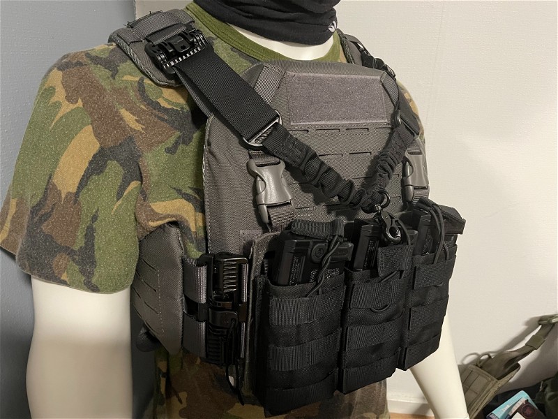 Image 1 for Invader Gear Reaper QRB Plate Carrier + mag pouches + sling + helm