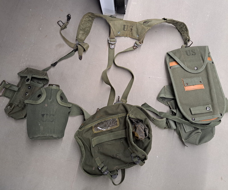 Bild 1 für Gear harnas vietnam era (gereserveerd)