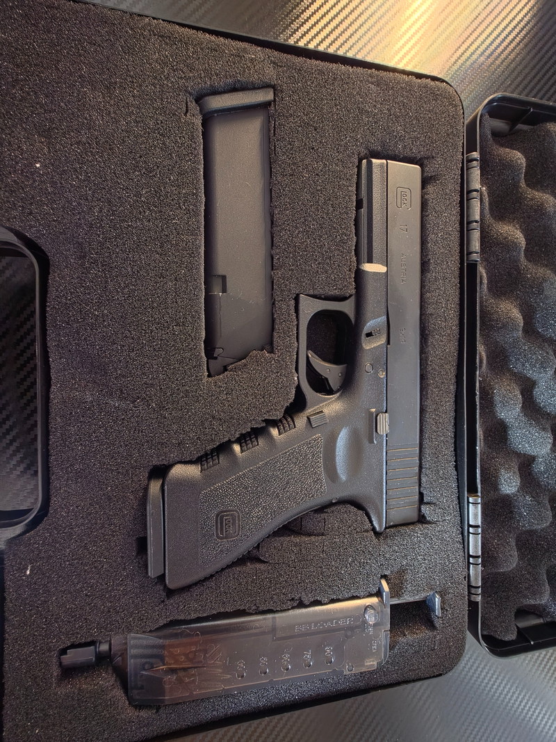 Imagen 1 de Umarex Glock 17 Steel Slide met koffer, 2 magazijnen en speedloader