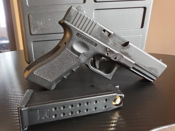 Imagen 3 de Umarex Glock 17 Steel Slide met koffer, 2 magazijnen en speedloader
