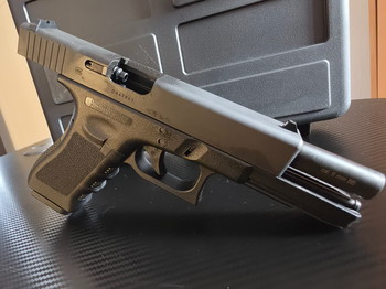Imagen 4 de Umarex Glock 17 Steel Slide met koffer, 2 magazijnen en speedloader