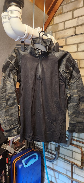 Afbeelding 2 van Compleet zwart/camo kleding pakket