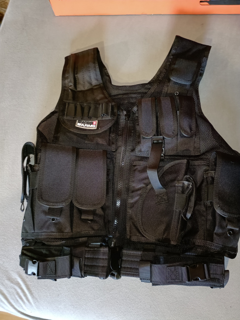 Afbeelding 1 van BT-4 TACTICAL VEST - BLACK - SWISS ARMS