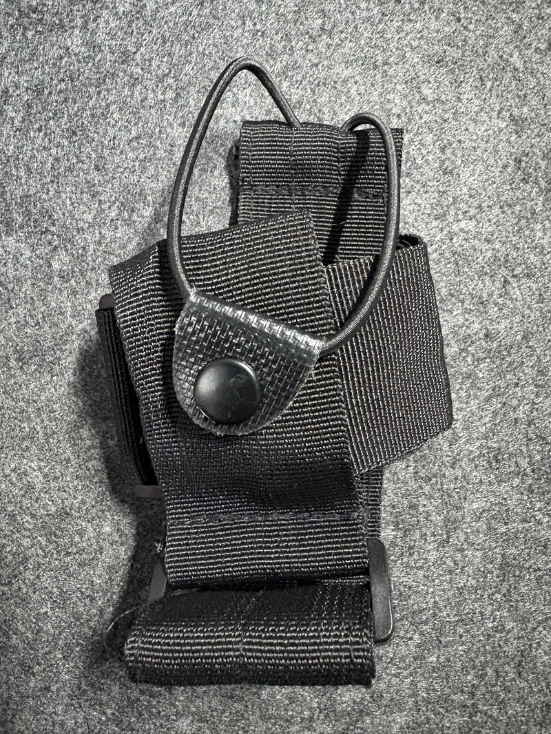 Afbeelding 1 van Stevige portofoon, walkie-talkie houder voor aan de riem