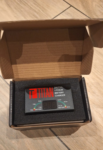 Afbeelding 3 van Titan Digital charger