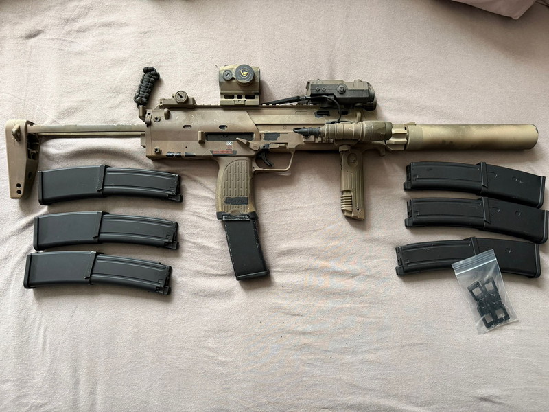 Image 1 pour VFC GBB MP7 V2 + 7 Mags met Upgrades en Suppressor