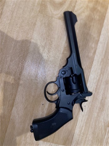 Afbeelding 3 van Well webley revolver met 6 patronen lekt co2