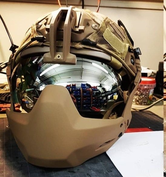 Image 1 for Tactical helmet met alles erop en eraan!