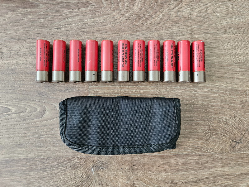 Bild 1 für 11 Cyma CM350 Shotgun shells (Tokyo Marui compatible) met afsluitbare molle pouch