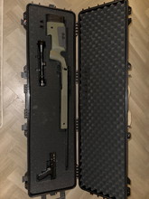 Afbeelding van SA-S02 - SNIPER RIFLE REPLICA WITH SCOPE AND CASE! -OLIVE