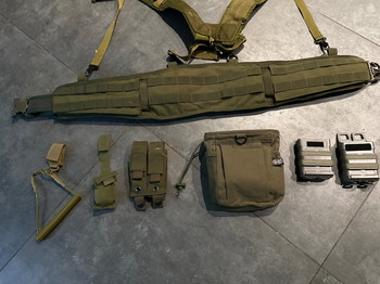 Afbeelding 2 van Tactical belt met schouder riem en 6 pouches