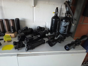 Afbeelding van Groot lot airsoft accessoires tracers scopes silencers