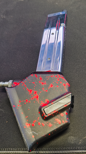 Afbeelding 2 van Monk TM 5.1-Adapter Aluminium Angled Red-Black Splatter + Mag + US connection