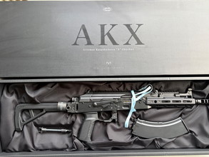 Imagen para Tokyo Marui AKX inclusief 4 magazijnen.
