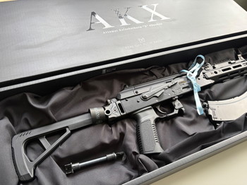 Image 4 for Tokyo Marui AKX inclusief 4 magazijnen.
