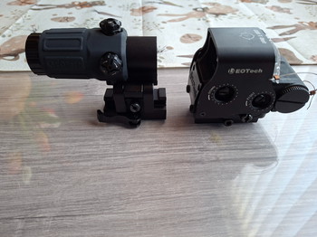 Afbeelding 2 van Namaak eotech holo en magnifier in goeie staat! Beide op verhoogde rail