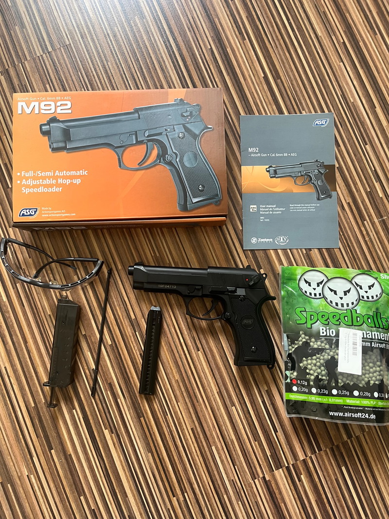 Image 1 pour ASG / CM M92 mit Metallschlitten Komplettset AEP 6mm BB + Speedballs 0.12g ca. 4000stk + Strike Systems Schießbrille