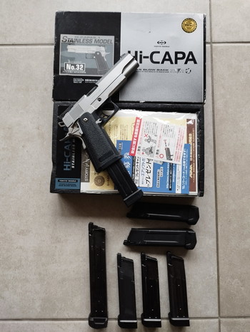 Bild 2 für Tokyo Marui Hi-Capa 5.1 Stainless GBB met 5 mags (2 extended mags)