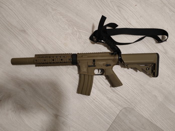 Imagen 2 de Cybergun AEG M4 Dessert Edition + Toebehoren