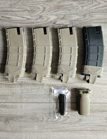 Image 10 for GHK M4A1 RIS II FSP + 4 mags + scopes + NPAS