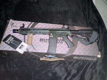 Image 4 pour M4 AEG SAIGO DEFENSE avec ces accessoires + 1 chargeur