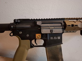 Afbeelding 5 van Specna Arms EDGE RRA Dual Tone M4 - FULL METAL - MOSFET - F-MARK