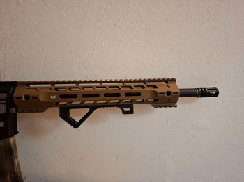 Afbeelding 6 van Specna Arms EDGE RRA Dual Tone M4 - FULL METAL - MOSFET - F-MARK